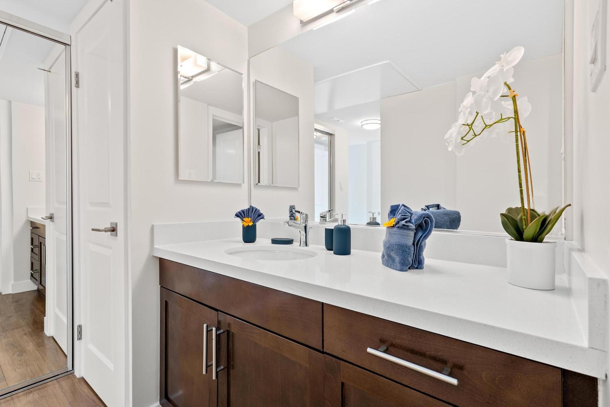 Sunlit Marina View 2br - Blue Agate Seaside Gem