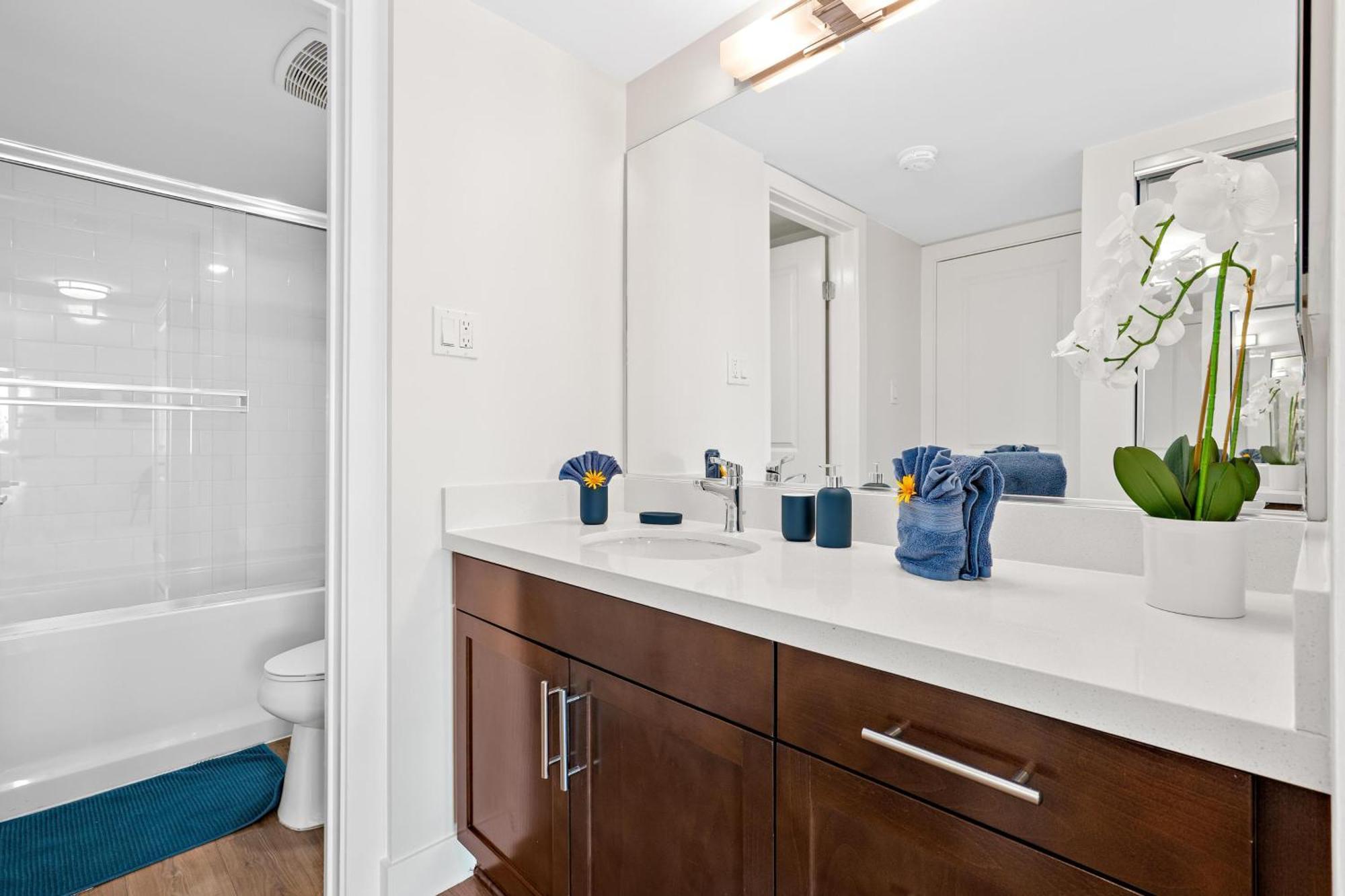 Sunlit Marina View 2br - Blue Agate Seaside Gem Appartamento *