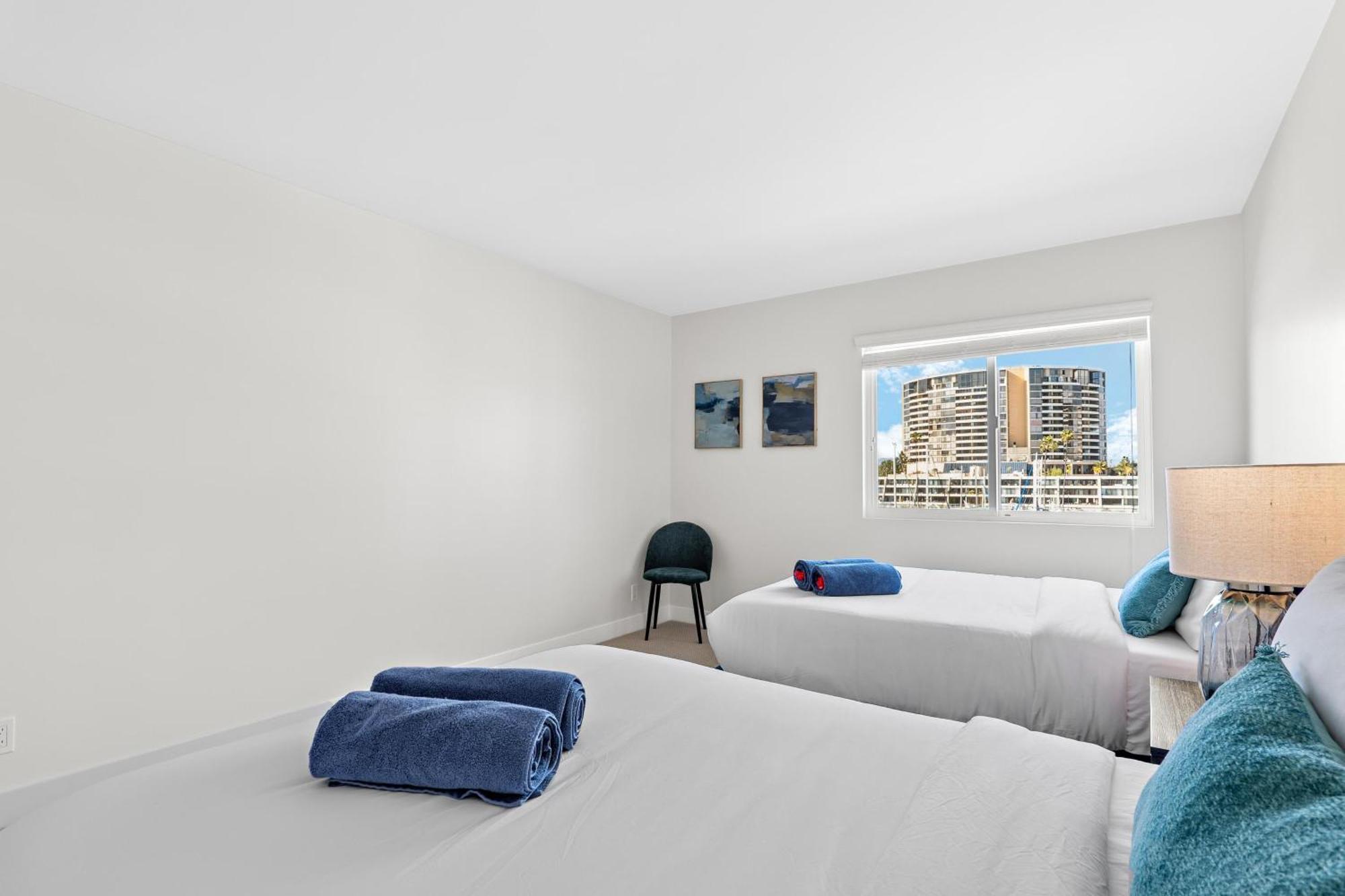 Sunlit Marina View 2br - Blue Agate Seaside Gem Appartamento