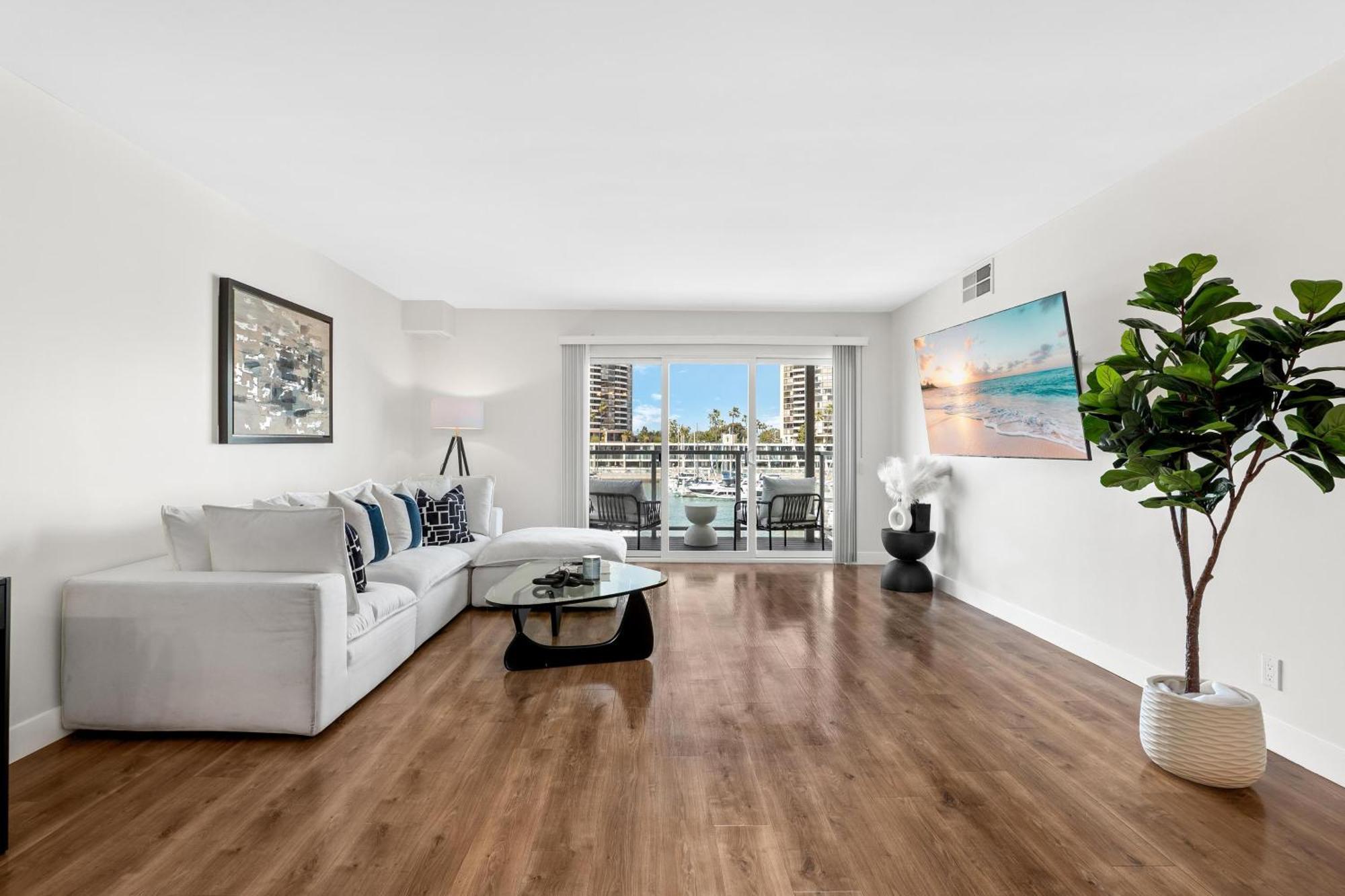 Sunlit Marina View 2br - Blue Agate Seaside Gem Appartamento